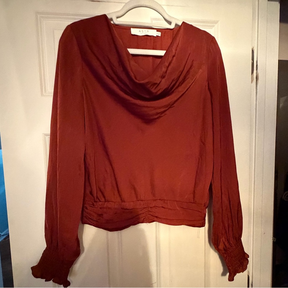 ASTR the label satin cowl neck Long Sleeve Blouse Rust - SZ Med